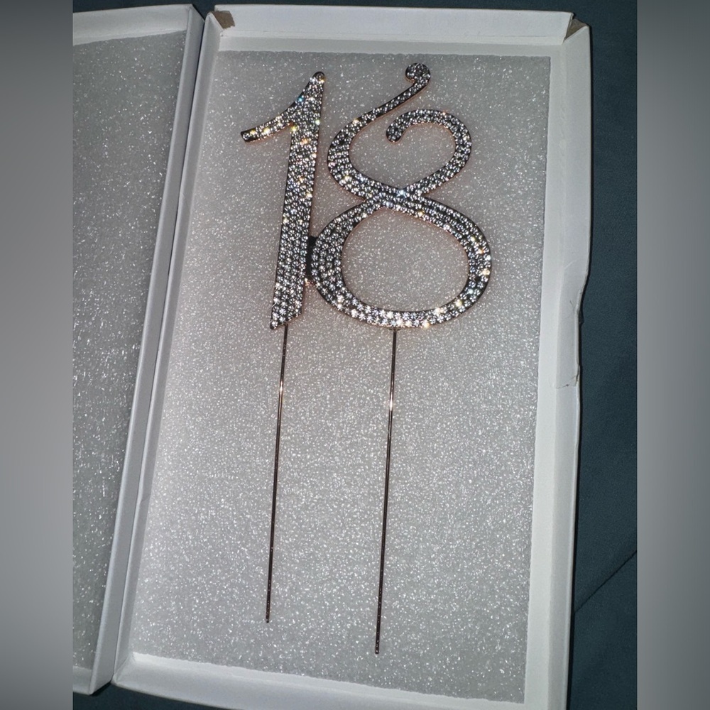 🎂Crystal Creations Elegant Silver Cake Topper number 18 for 18th birthday - Picture 4 of 7